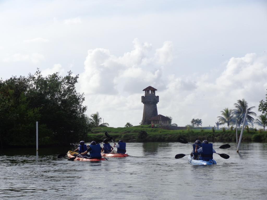 Amatique Bay Hotel Puerto Barrios Buitenkant foto