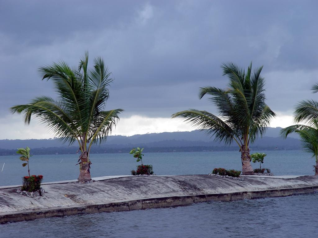 Amatique Bay Hotel Puerto Barrios Buitenkant foto