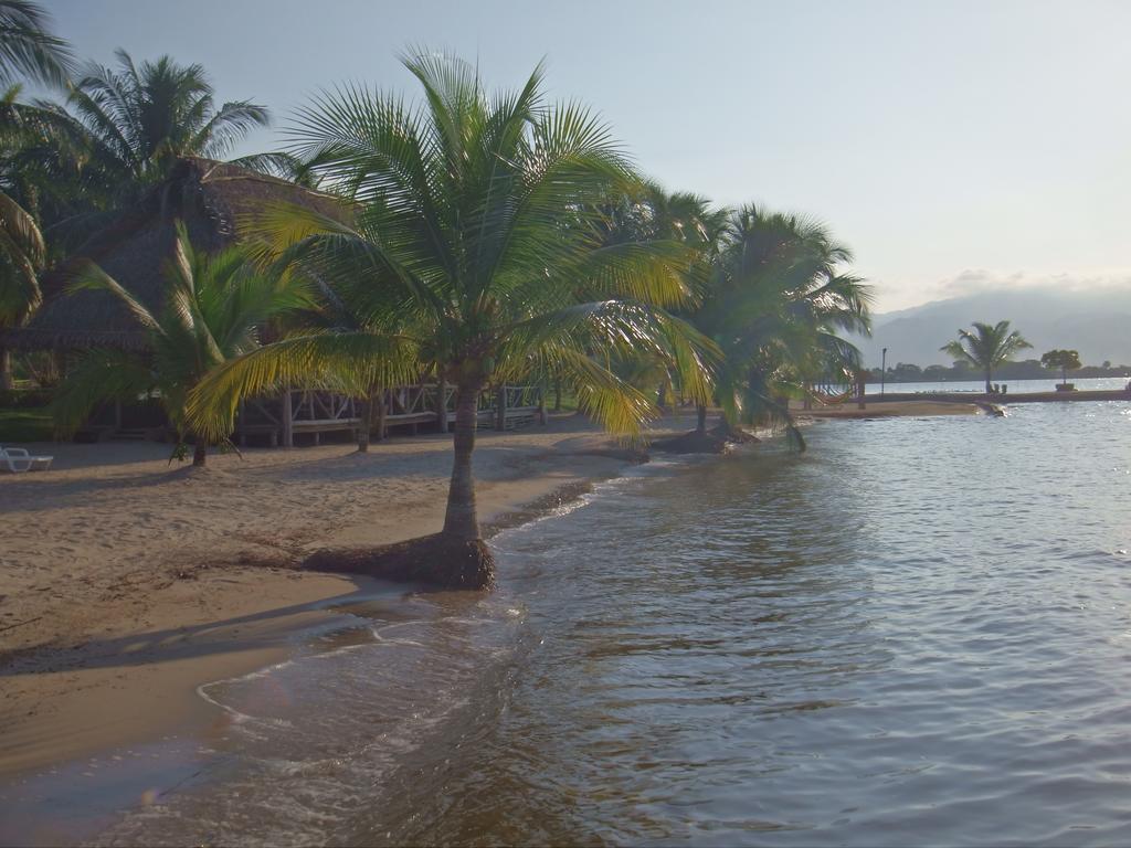 Amatique Bay Hotel Puerto Barrios Buitenkant foto