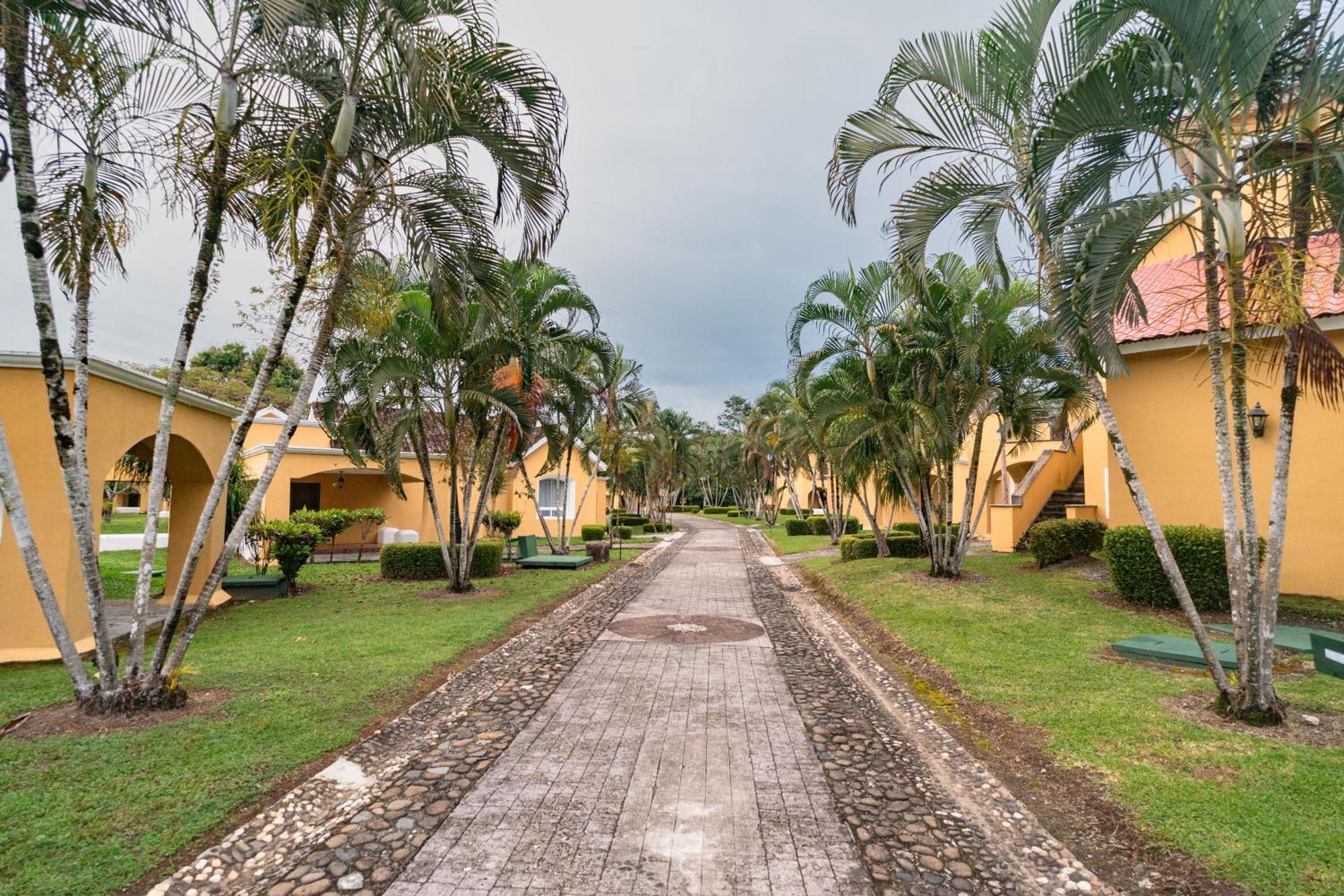 Amatique Bay Hotel Puerto Barrios Buitenkant foto