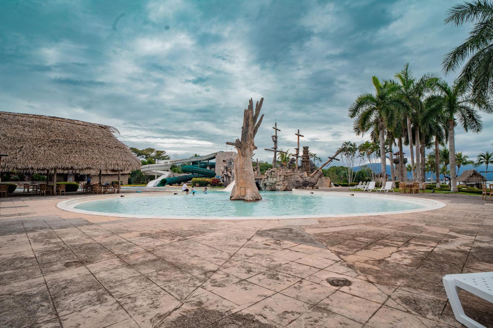 Amatique Bay Hotel Puerto Barrios Buitenkant foto