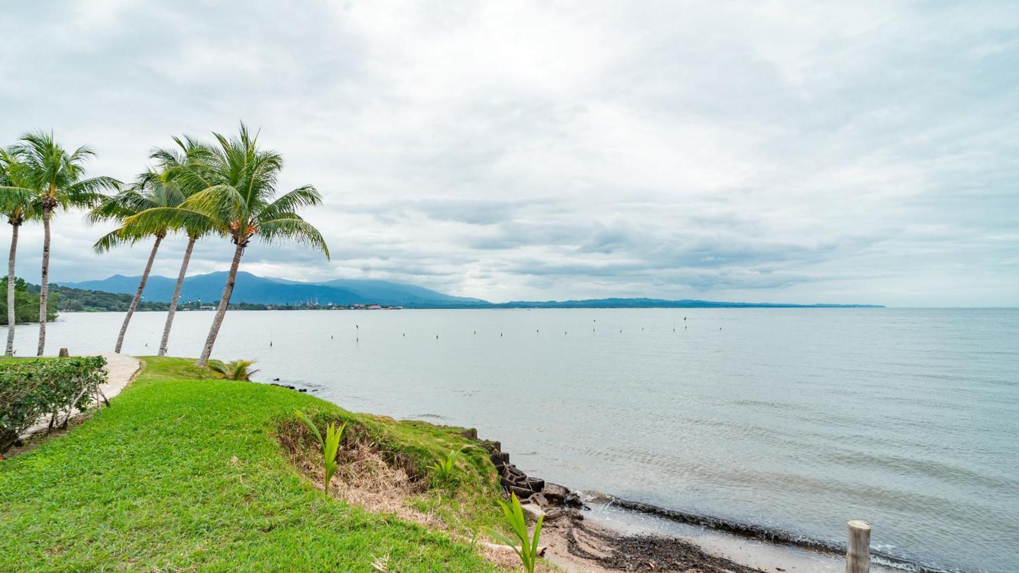 Amatique Bay Hotel Puerto Barrios Buitenkant foto
