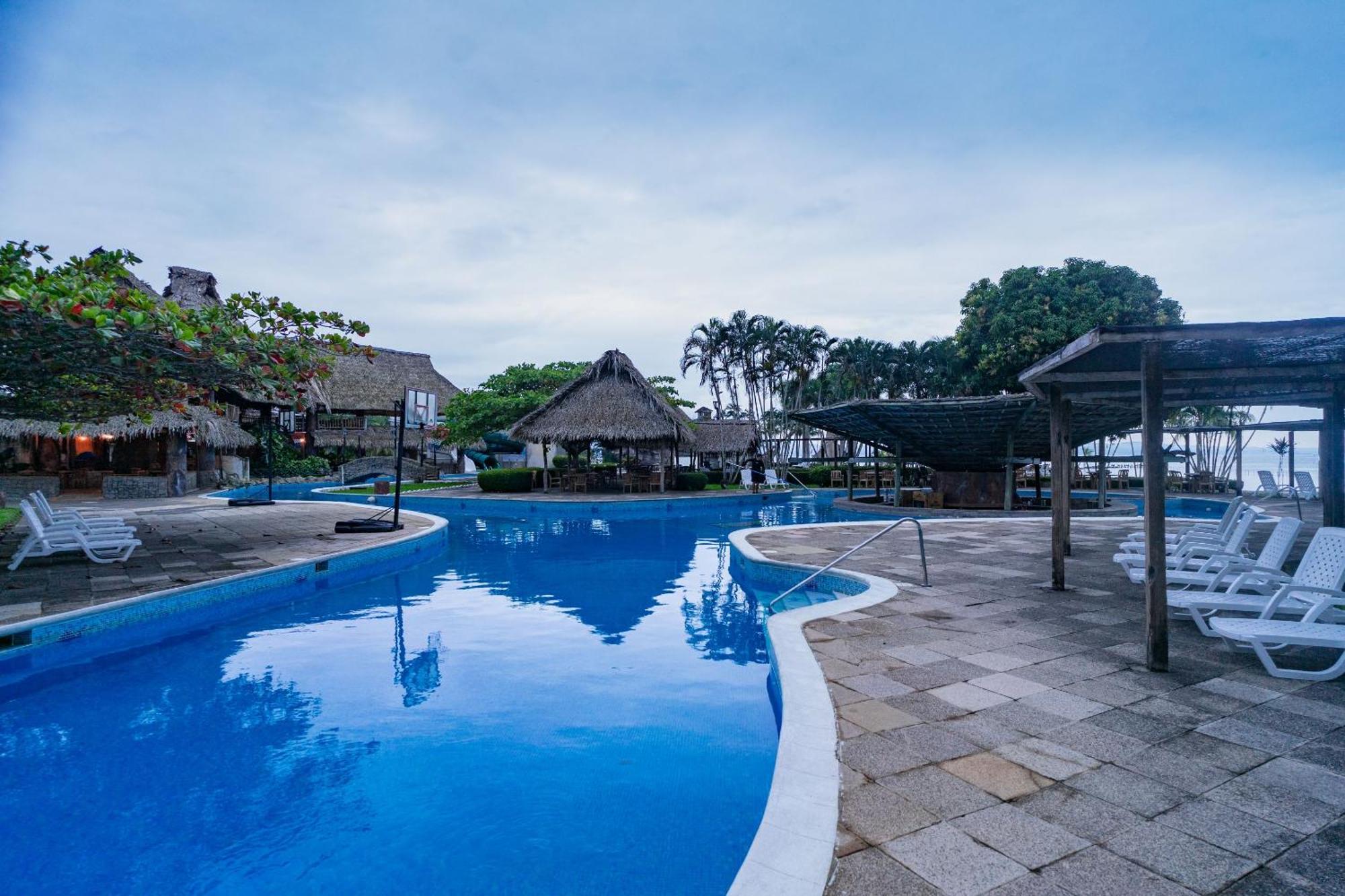 Amatique Bay Hotel Puerto Barrios Buitenkant foto