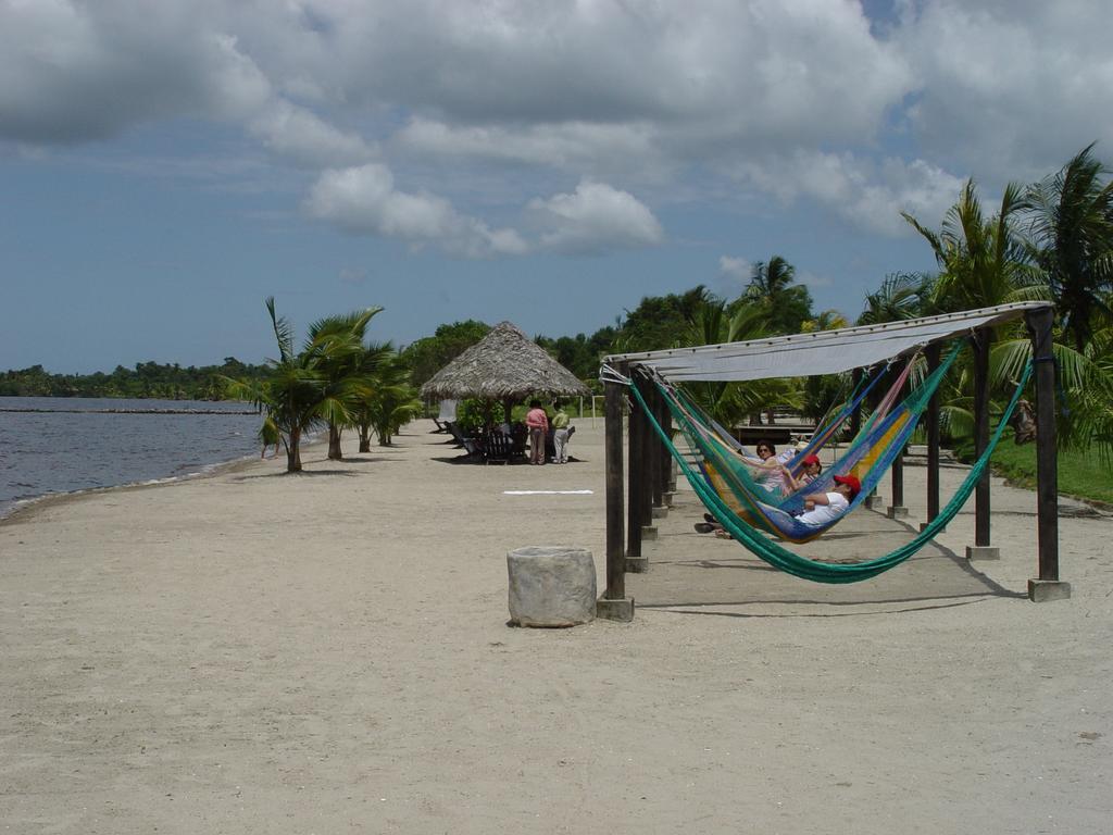 Amatique Bay Hotel Puerto Barrios Buitenkant foto