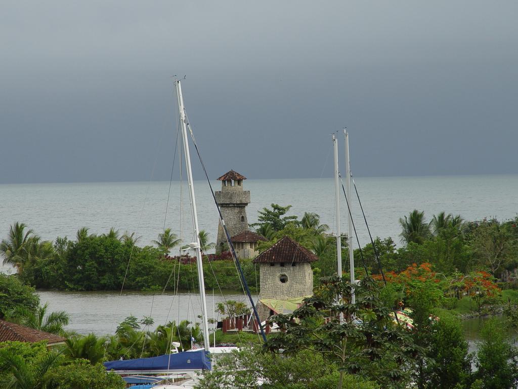 Amatique Bay Hotel Puerto Barrios Buitenkant foto